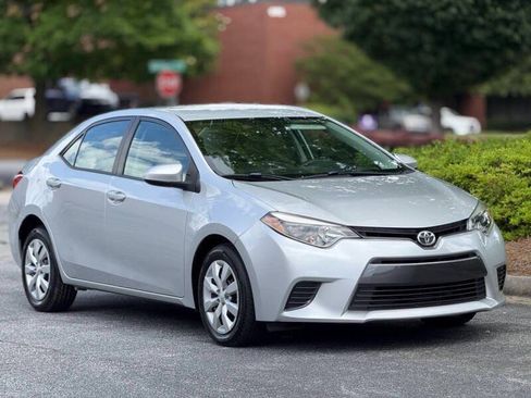 Used 2015 Toyota Corolla LE FWD image 3