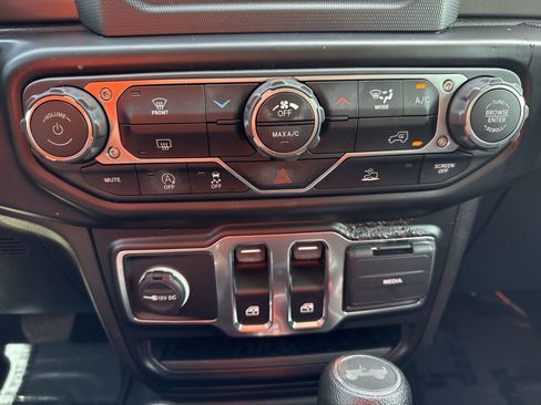 Used 2022 Jeep Wrangler Sport AWD/4WD image 16