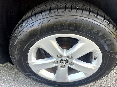 Used 2015 Toyota RAV4 XLE image 28