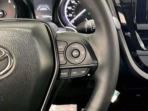 Used 2024 Toyota Camry SE image 12