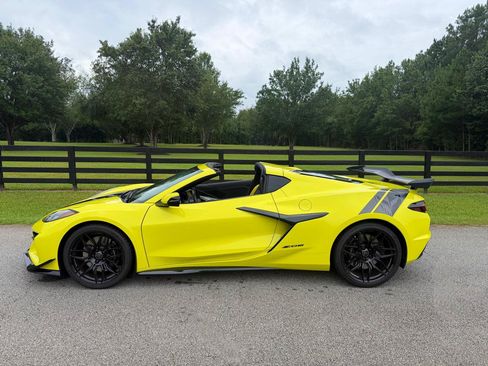 Used 2024 Chevrolet Corvette Z06 RWD image 2