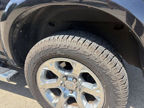 Used 2017 RAM 1500 Laramie AWD/4WD image 10