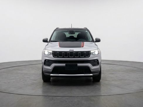 Used 2025 Jeep Compass Trailhawk AWD/4WD image 2