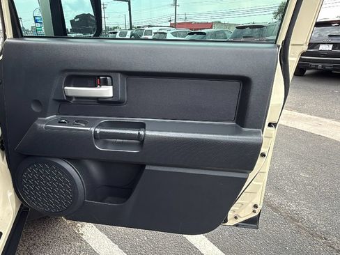 Used 2008 Toyota FJ Cruiser 4WD image 16