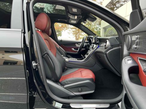 Used 2022 Mercedes-Benz GLC 300 4MATIC w/ AMG Line image 35