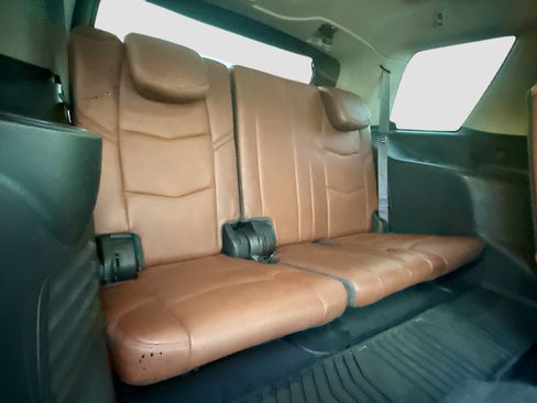 Used 2016 Cadillac Escalade Luxury RWD image 21
