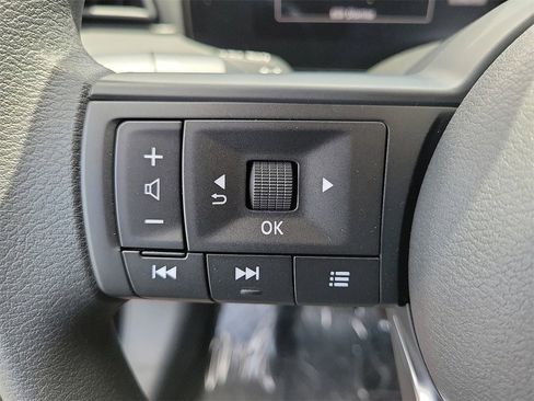 New 2025 Nissan Kicks S image 5