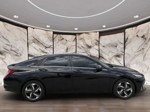Used 2021 Hyundai Elantra SEL w/ Convenience + Premium Package FWD image 8