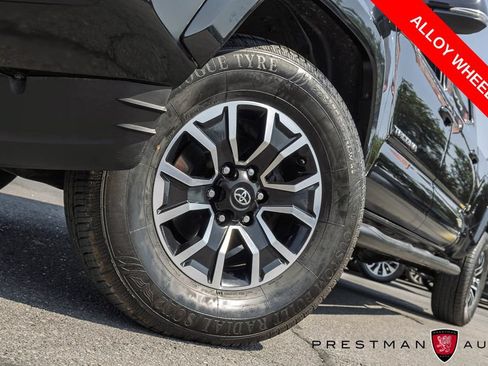 Used 2021 Toyota Tacoma TRD Sport w/ TRD Premium Sport Package AWD/4WD image 13