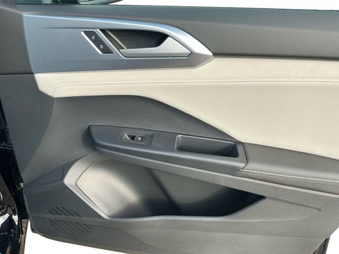 New 2025 Volkswagen Taos SE image 16