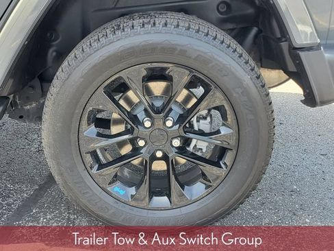 Used 2023 Jeep Wrangler Unlimited Sahara w/ Cold Weather Group AWD/4WD image 6