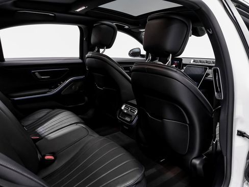 Used 2022 Mercedes-Benz S 500 4MATIC w/ AMG Line Package image 33