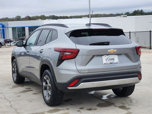 Certified 2024 Chevrolet Trax LT w/ Sunroof Package image 8
