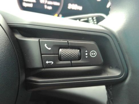 Used 2022 Porsche Taycan image 33