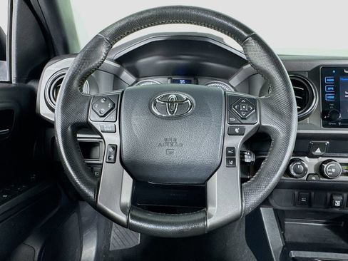 Used 2019 Toyota Tacoma TRD Off-Road AWD/4WD image 18