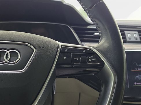 Used 2021 Audi e-tron Premium Plus w/ Premium Plus Package image 19