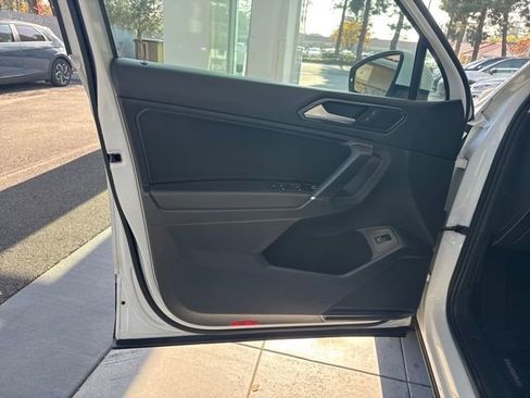 Used 2018 Volkswagen Tiguan SEL image 10