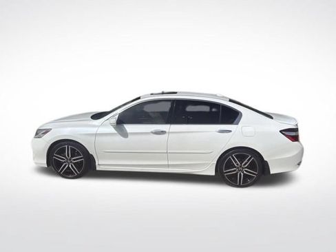 Used 2017 Honda Accord Touring image 7