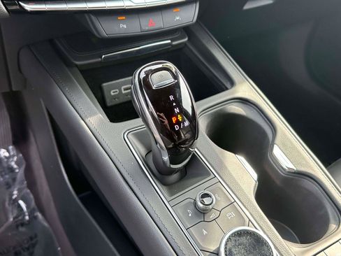 Used 2024 Cadillac XT4 Premium Luxury image 31