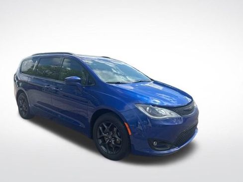 Used 2020 Chrysler Pacifica Touring-L FWD image 7
