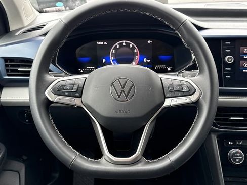 Used 2024 Volkswagen Taos SE image 13