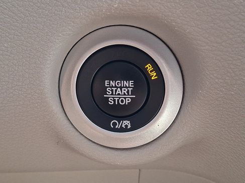 Used 2024 Chrysler Pacifica Touring-L FWD image 23