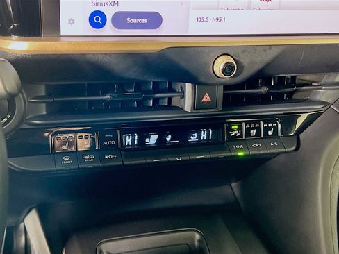 Used 2023 Toyota Crown Limited image 16