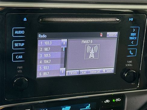 Used 2019 Toyota Corolla LE image 6