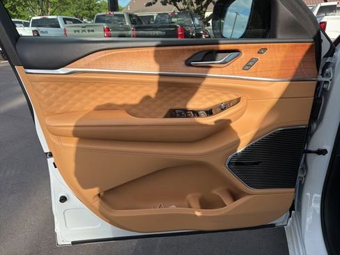 Used 2021 Jeep Grand Cherokee L Summit image 12