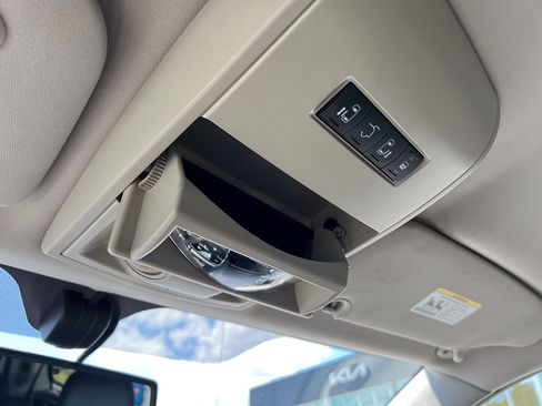 Used 2013 Chrysler Town & Country Touring-L w/ Driver Convenience Group FWD image 27