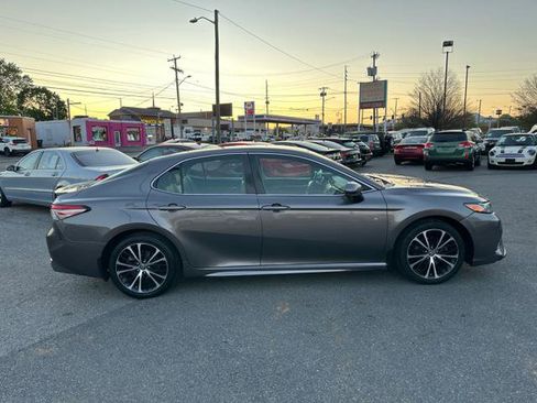 Used 2019 Toyota Camry LE image 4