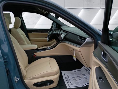 New 2026 Jeep Grand Cherokee Limited AWD/4WD image 16
