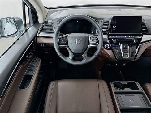 Certified 2026 Honda Odyssey Touring image 3