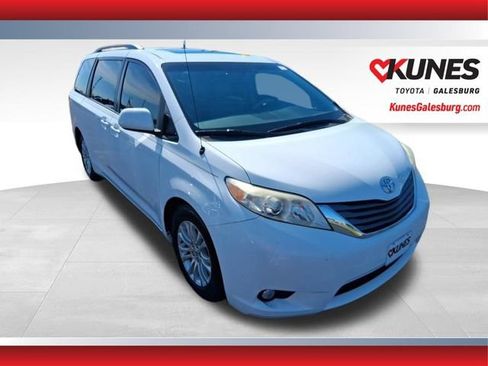 Used 2012 Toyota Sienna XLE w/ Entertainment Pkg FWD image 1