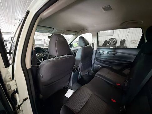 Used 2017 Nissan Rogue SV FWD image 9