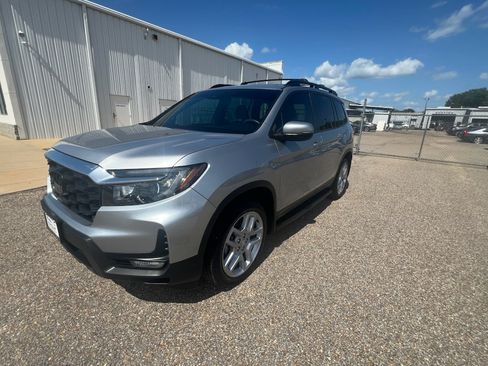 Used 2025 Honda Passport EX-L image 5