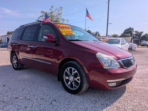 Used 2014 Kia Sedona EX w/ Navigation Package image 3