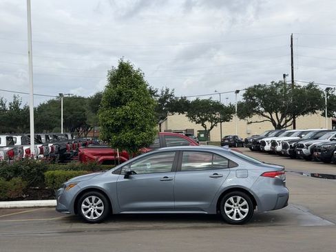 Used 2023 Toyota Corolla LE FWD image 4