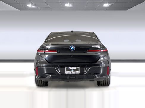 Used 2023 BMW i7 xDrive60 AWD/4WD image 9