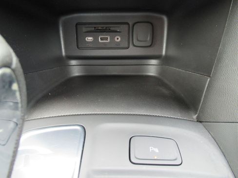 Used 2023 Chevrolet Equinox LT FWD image 28