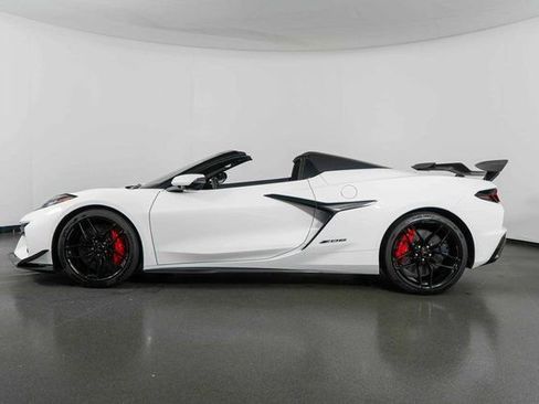Used 2025 Chevrolet Corvette Z06 w/ Z07 Performance Package image 5