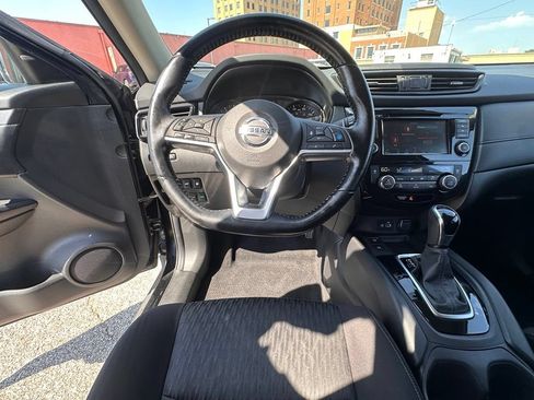 Used 2020 Nissan Rogue SV w/ Premium Package FWD image 18