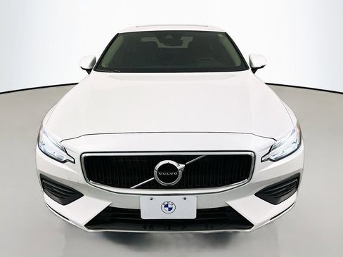 Used 2020 Volvo S60 T6 Momentum image 2
