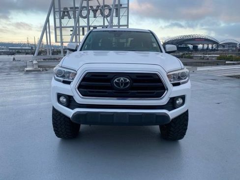 Used 2018 Toyota Tacoma SR5 RWD image 3