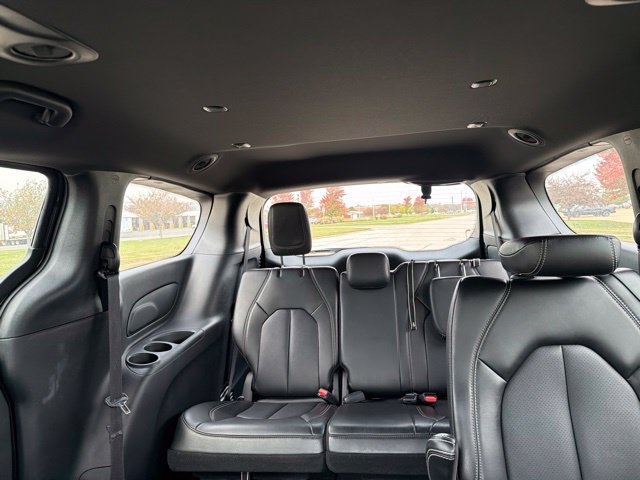 Used 2026 Chrysler Pacifica Select FWD image 6