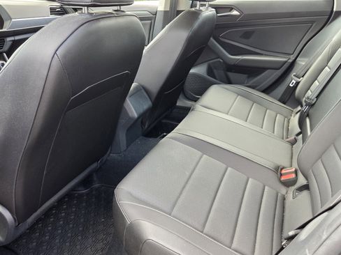 Used 2022 Volkswagen Jetta SE w/ Panoramic Sunroof Package image 10