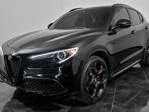 Used 2023 Alfa Romeo Stelvio Veloce AWD/4WD image 5