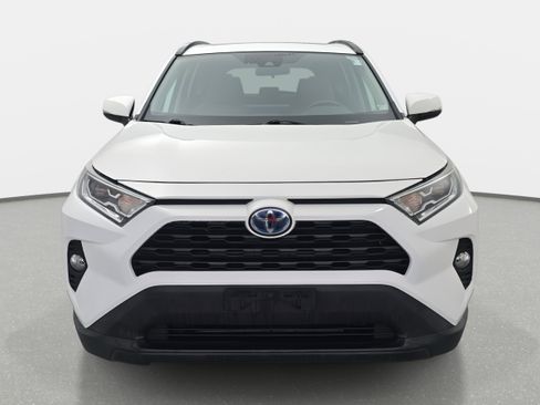 Used 2019 Toyota RAV4 XLE image 2