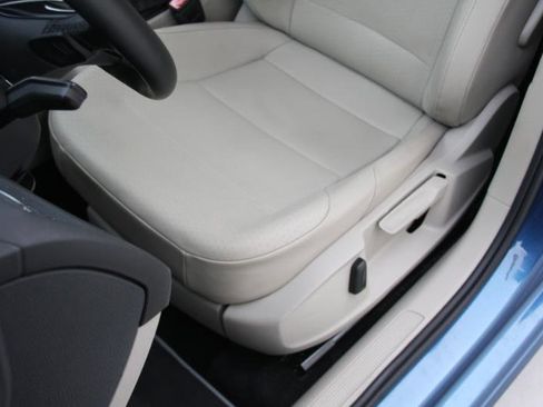 Used 2015 Volkswagen Golf S image 28