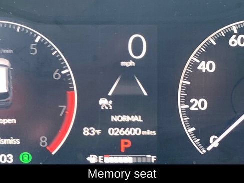 Used 2025 Honda Pilot Touring image 10
